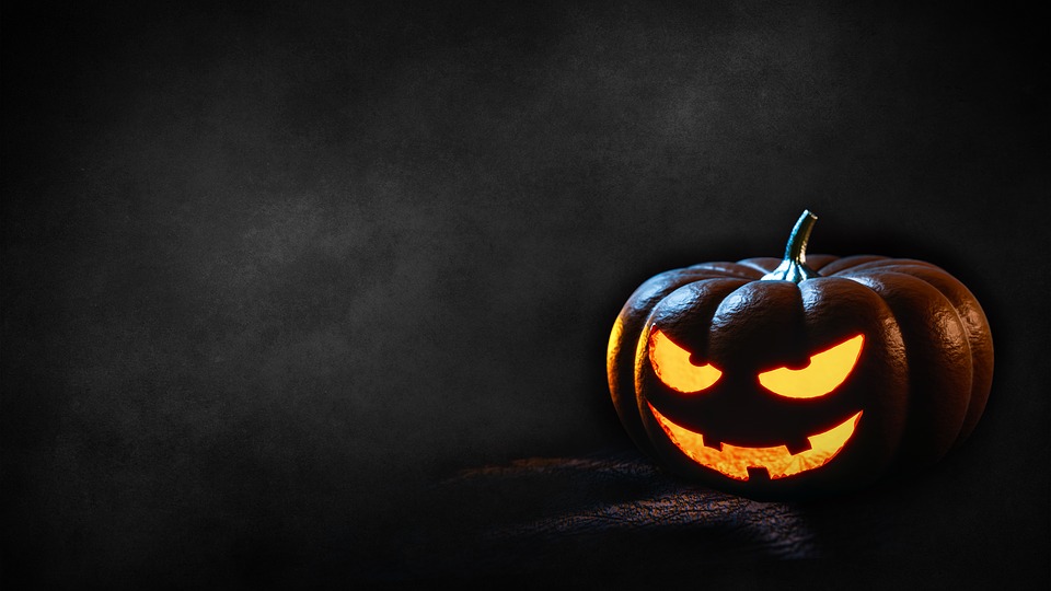 HAPPY HALLOWEEN CON #PETRONIEVES